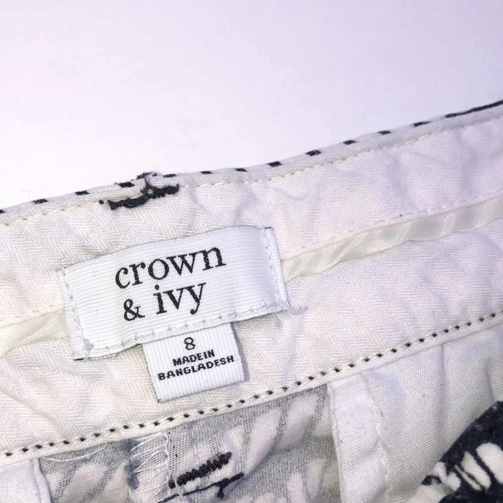 Crown & Ivy size 8 navy blue & white rope shorts